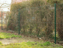 Montáž klasického čtyřhranného pletiva bez zapleteného napínacího drátu – Kaznějov Montáž klasického čtyřhranného pletiva bez zapleteného napínacího drátu – Kaznějov